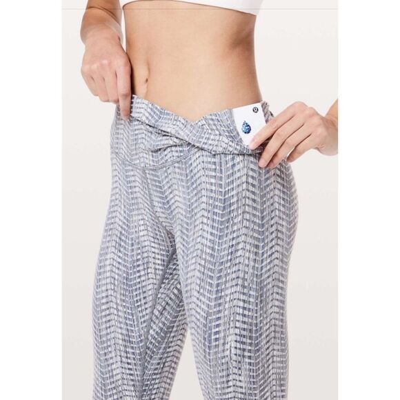 Lululemon Wunder Under High Rise 7/8 Tight Size 6 - Picture 2 of 16